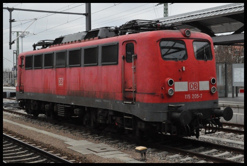 115 205 am 17.01.2012 im Bahnhof Erfurt