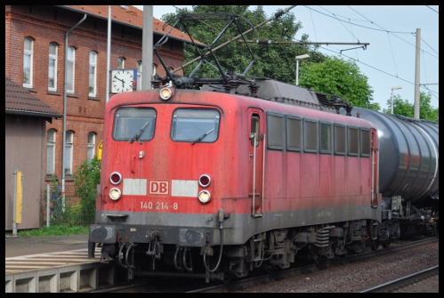 140 214 am 17.06.2013 im Bahnhof Fröttstädt
