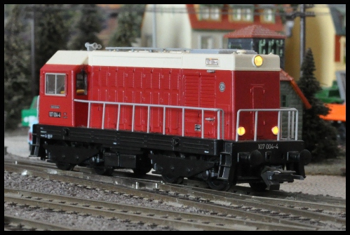 107 004-4 / Deutsche Reichsbahn - Hersteller: CS-Train